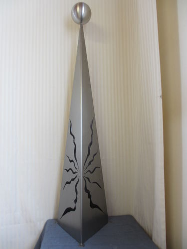 Dreieck Edelstahlsäule 100 cm mit Edelstahlkugel